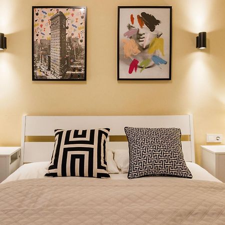 Ferienwohnung Experience City Nightlife From A Sleek Lavish Pad Budapest Exterior foto