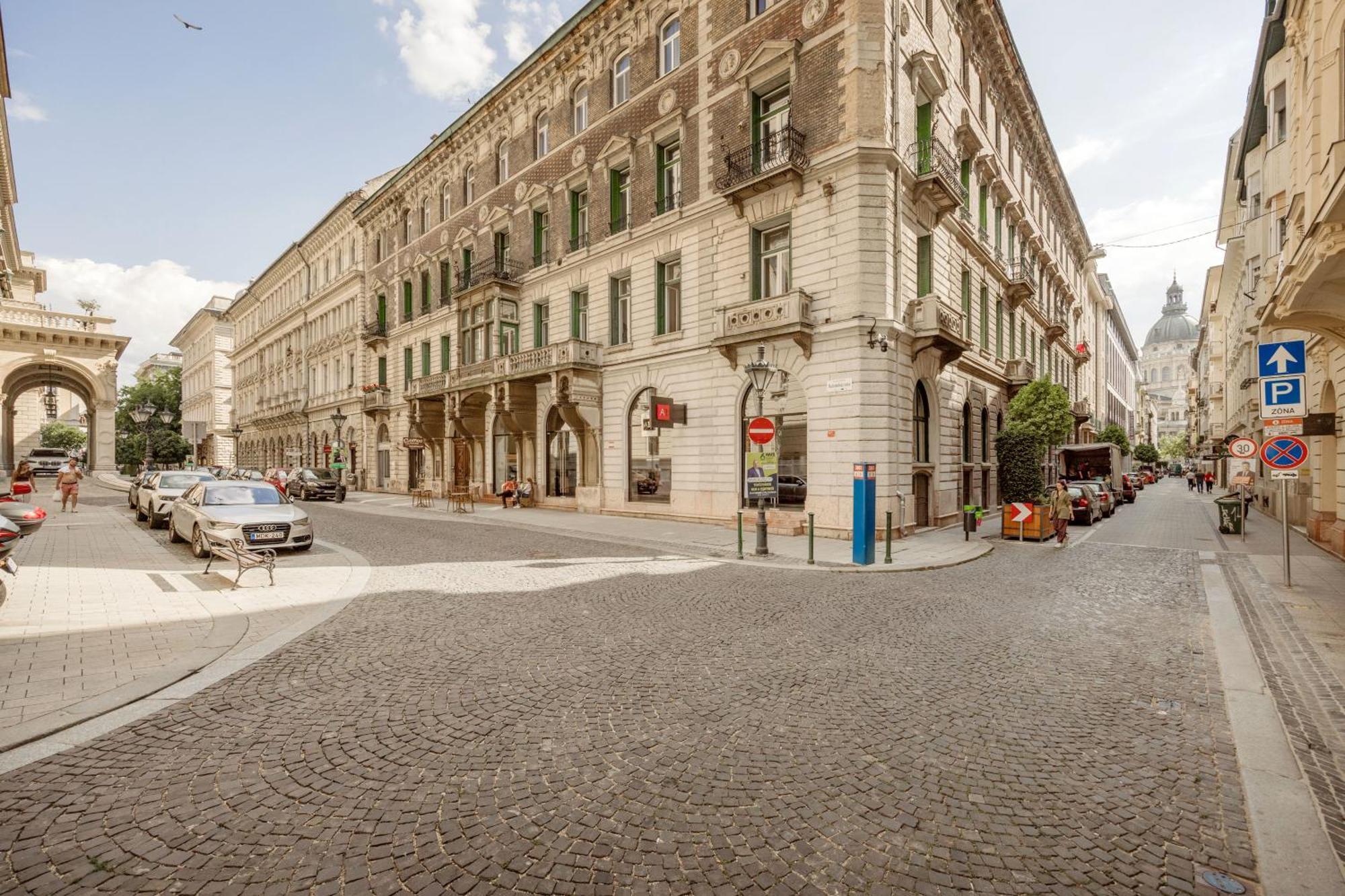 Ferienwohnung Experience City Nightlife From A Sleek Lavish Pad Budapest Exterior foto